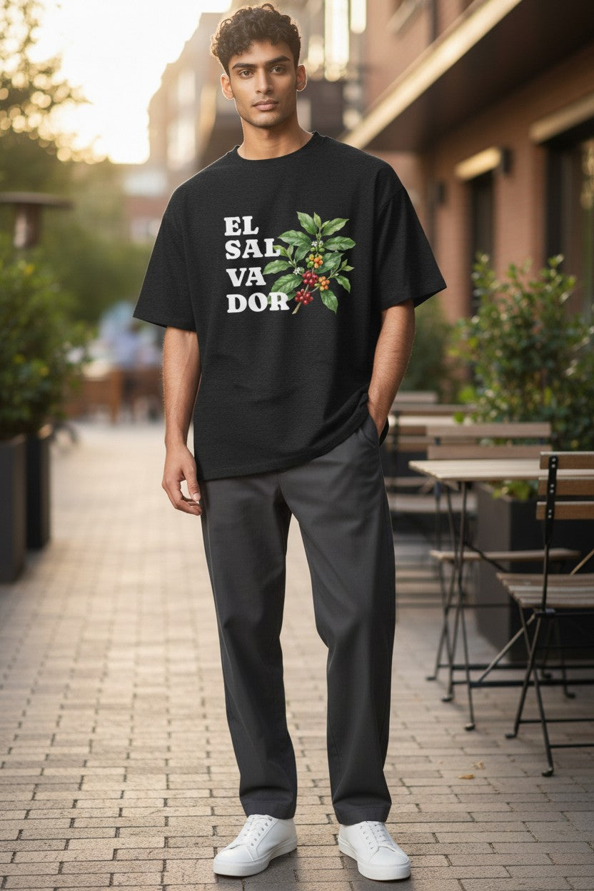 Camiseta negra de El Salvador con diseño de grano de café.  Tiendita de Celeste