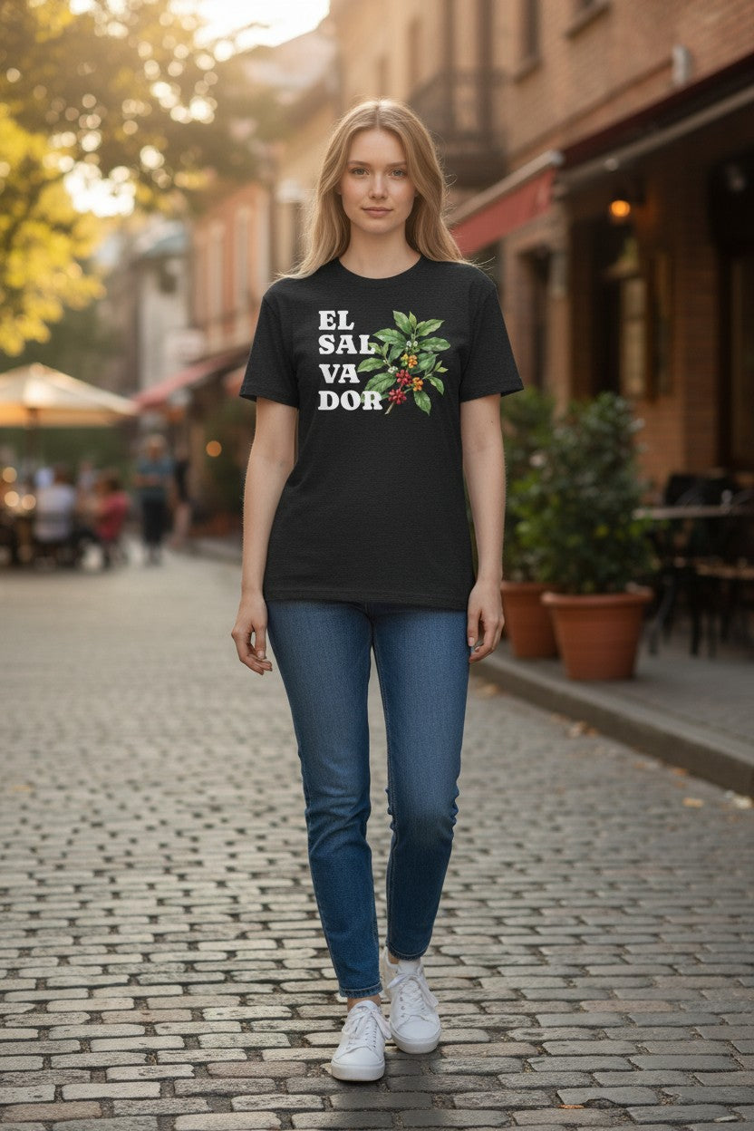 Camiseta negra de El Salvador para mujeres con diseño de grano de café.  Tiendita de Celeste